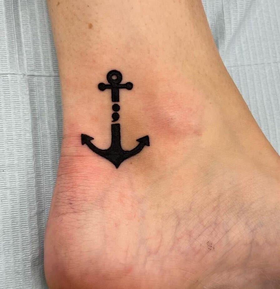 An ankle anchor with a subtle semicolon