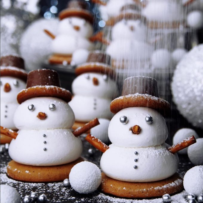 Gingerbread Marshmallow Snowman Cookies from Borrow My Eyes