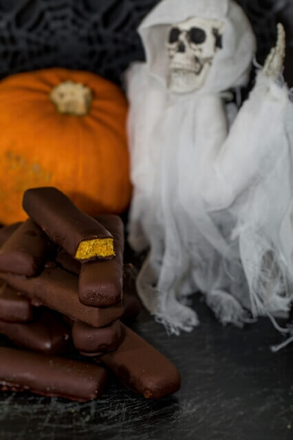 Homemade Pumpkin Chocolate Bars by Deviliciously Raw