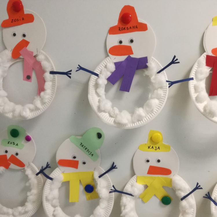 Hang them on the door, window or wall for some snowman craft fun!