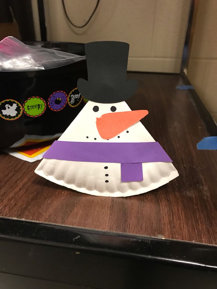 Let’s make a rocking paper plate snowman craft together.