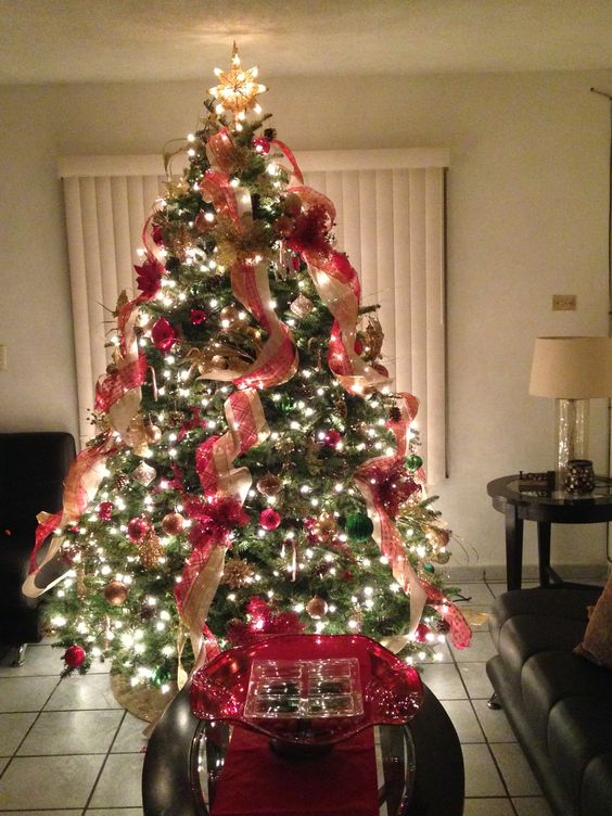 Christmas tree, ribbon.