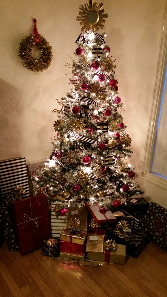 Hot pink, black, white and gold christmas tree. Kate Spade inspired christmas tree.