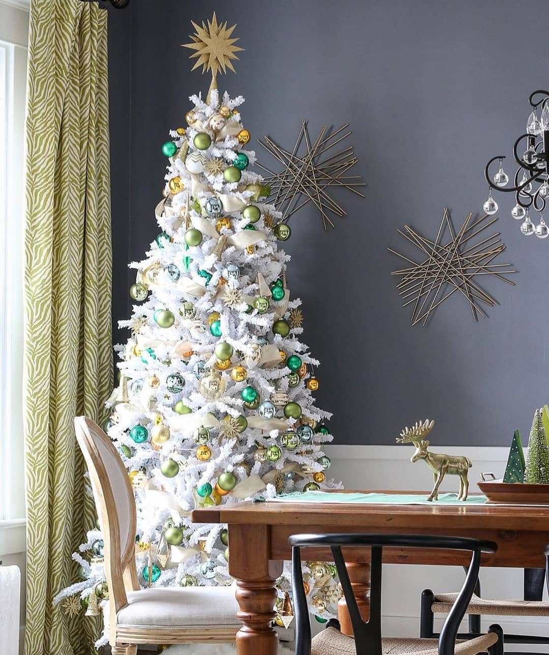 Living room white Christmas tree decoration idea.