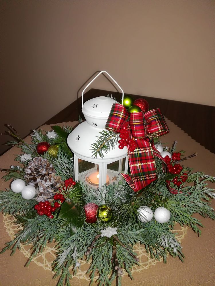 Use Chrristmas lantern as a table centerpiece.