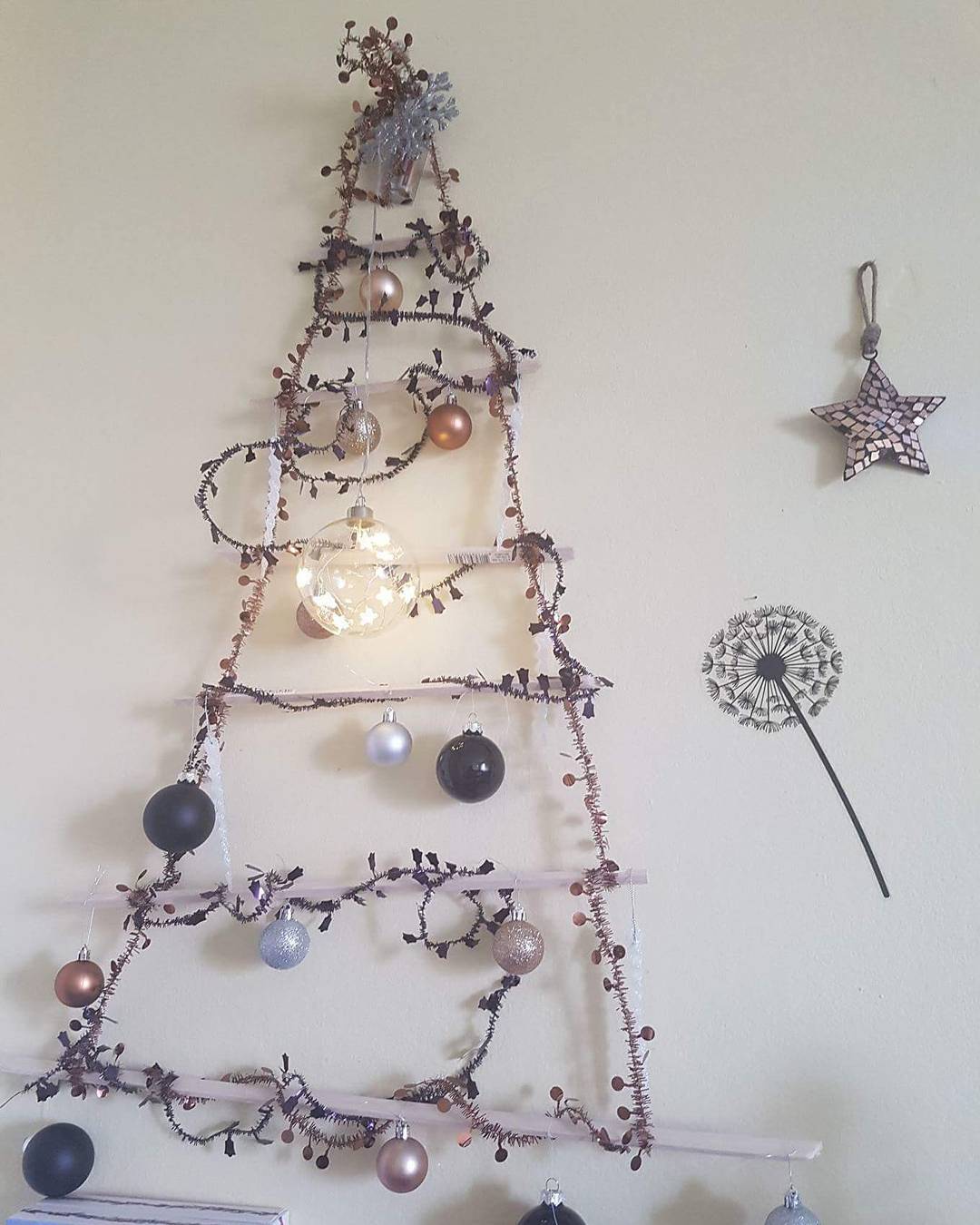 Wonderful wall Christmas tree.