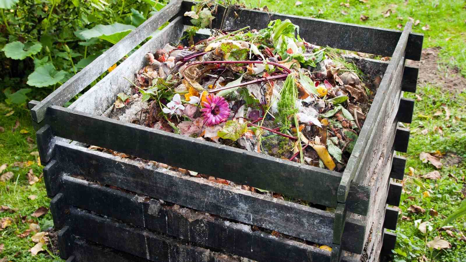 Easy Ideas Of DIY Compost Bins